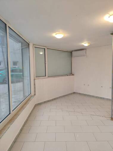 Miete - Büro/Laden/Schönheitssalon/Zahnarztbüro in Kameniza 2,  Plowdiw