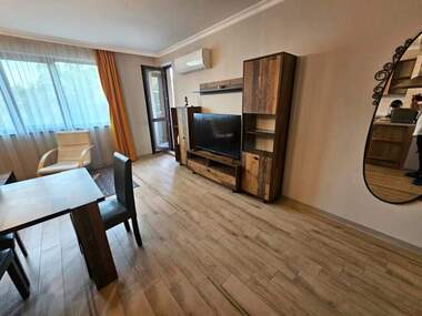 Închiriere - Apartament în Mladejki hălm,  Plovdiv
