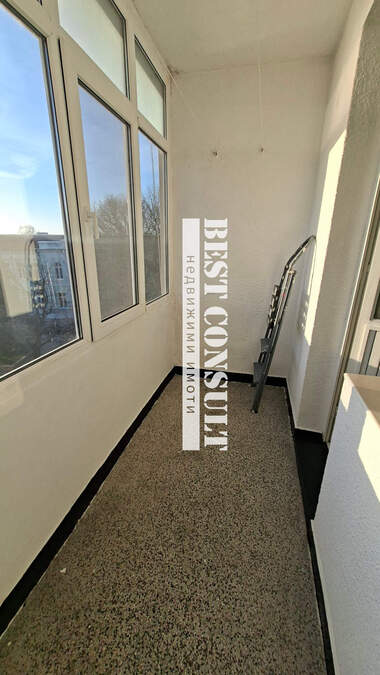 Închiriere - Apartament în Center,  Ruse