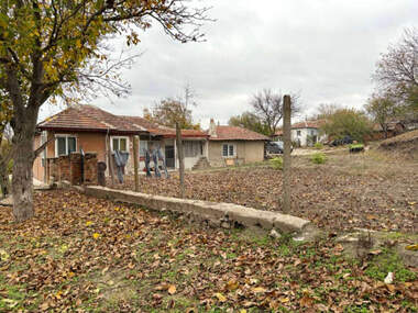 For sale - House in Iuper,  Razgrad