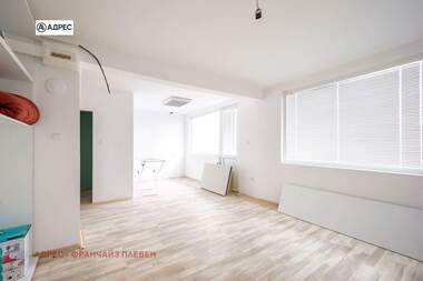 Vânzare - Apartament în Mladost,  Lovece