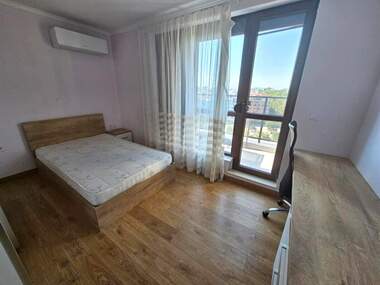 Miete - Wohnung in Mladejki halm,  Plowdiw