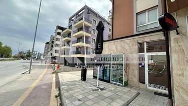 Închiriere - Magazin în Iujen,  Plovdiv