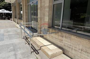 For rent - Store/Beauty saloon/Venue/Dental office in Center,  Shumen