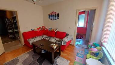 For sale - Apartment in Mladejki halm,  Haskovo
