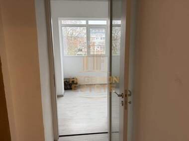 Vânzare - Apartament în Bazar Levski,  Varna