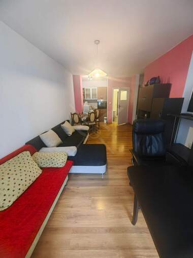 Închiriere - Apartament în Mladejki hălm,  Plovdiv