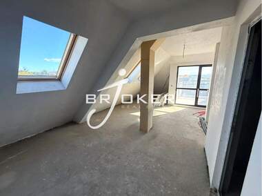 Vânzare - Apartament în Țentăr,  Kărdjali