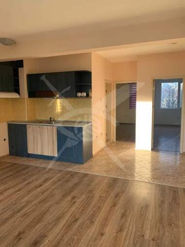 Închiriere - Apartament în Kolhozen pazar,  Varna