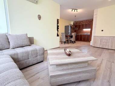 Închiriere - Apartament în Lazur,  Burgas