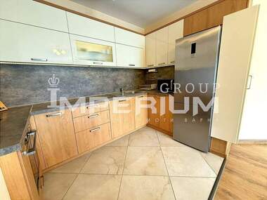 Închiriere - Apartament în Ceaîka,  Varna