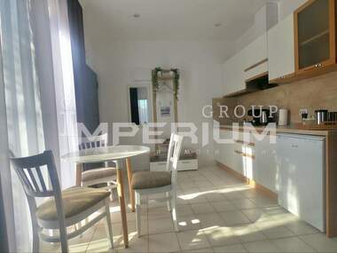 Închiriere - Apartament în Vinița,  Varna