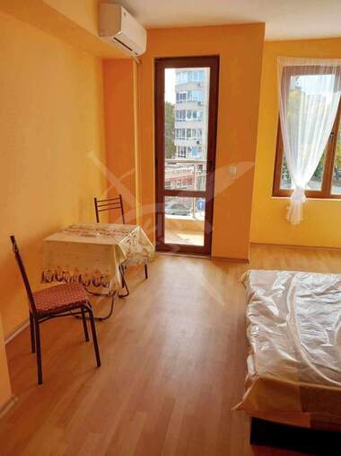 Închiriere - Apartament în Kolhozen pazar,  Varna