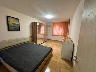 Închiriere - Apartament în Văzrajdane,  Burgas