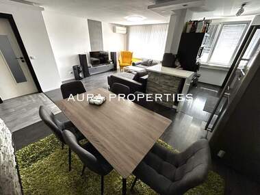 For sale - Apartment in Osvobojdenie,  Razgrad