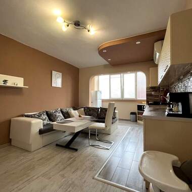 Închiriere - Apartament în Văzrajdane,  Burgas