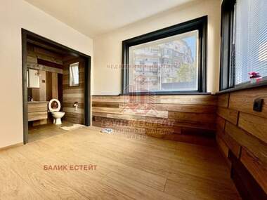 For sale - Floor of a house in Center,  Dobrich