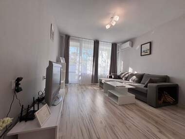 Închiriere - Apartament în Lazur,  Burgas