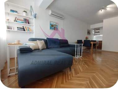 Închiriere - Apartament în Ceaîka,  Varna