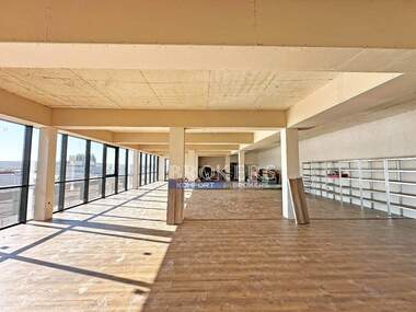 For rent - Office/Storage in Promishlena zona - Zapad,  Varna