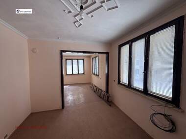 Verkauf - Etage von Haus in Zentar,  Wraza