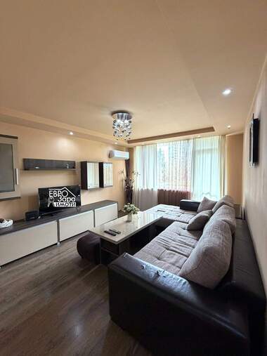 Închiriere - Apartament în Tri ceuceura-iug,  Stara Zagora