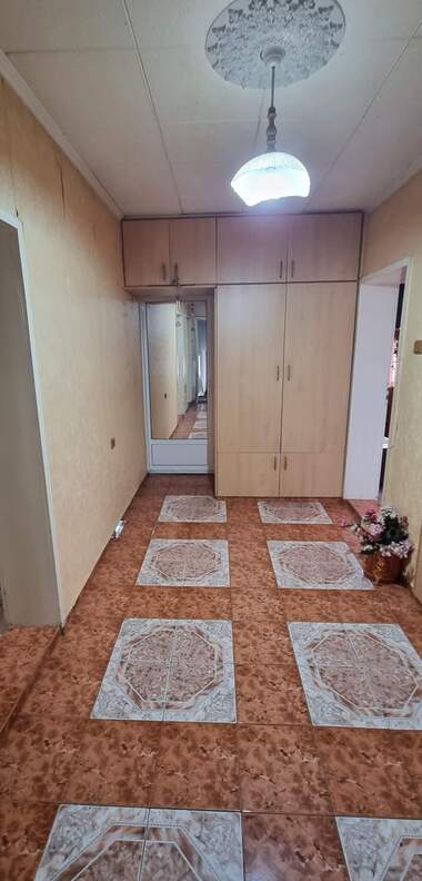 Vânzare - Etaj din casă în Dobrovski,  Razgrad