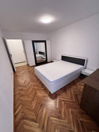 Închiriere - Apartament în Lazur,  Burgas