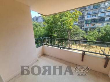 Vânzare - Apartament în Văzrajdane,  Ruse