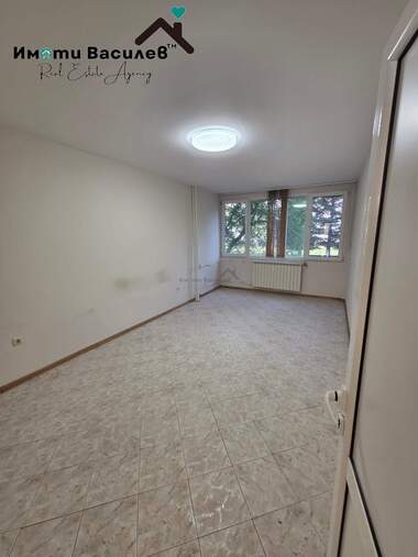 Vânzare - Apartament în Iztok,  Pernik