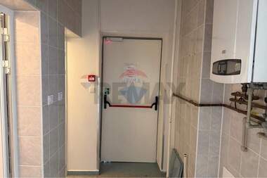 For rent - Store/Beauty saloon/Venue/Dental office in Center,  Shumen