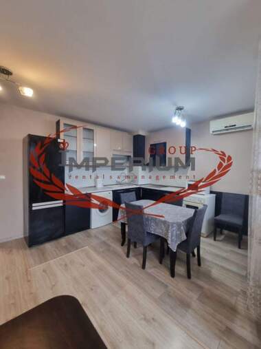 Închiriere - Apartament în Kolhozen pazar,  Varna