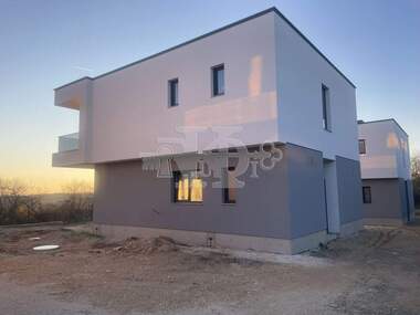 For sale - House in Borovec - Iug,  Varna
