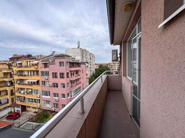 Închiriere - Apartament în Văzrajdane,  Burgas