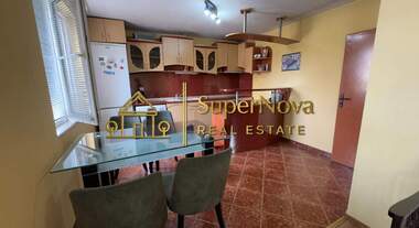 Închiriere - Apartament în Trakiîski,  Haskovo