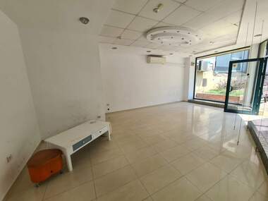 Miete - Laden/Büro/Schönheitssalon/Gastronomie/Zahnarztbüro in Zentar,  Haskowo