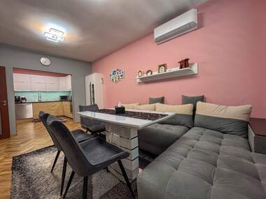 Miete - Wohnung in Zentar,  Burgas