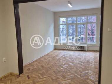 Închiriere - Apartament în Center,  Sofia