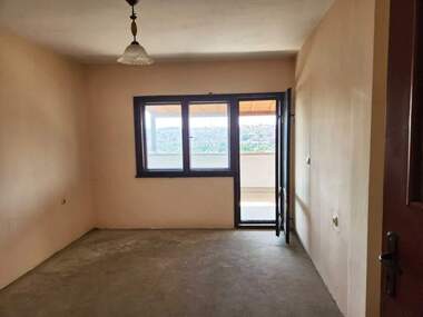 Vânzare - Apartament în Liuben Karavelov,  Haskovo