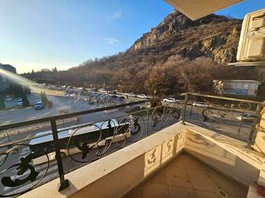 Închiriere - Apartament în Mladejki hălm,  Plovdiv