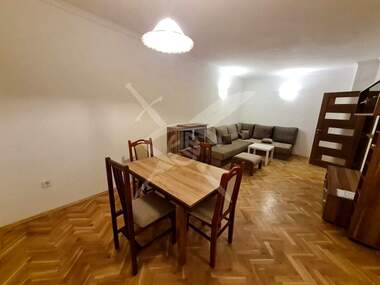 Închiriere - Apartament în Zimno kino Trakia,  Varna