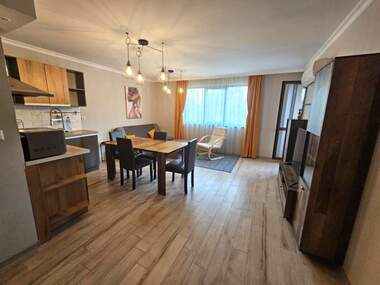 Închiriere - Apartament în Mladejki hălm,  Plovdiv