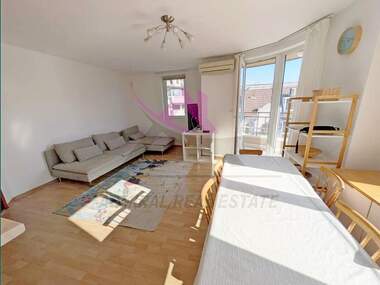 Închiriere - Apartament în Sportna zala,  Varna