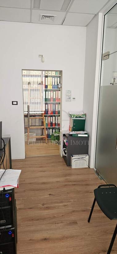For sale - Office in Iujen,  Plovdiv