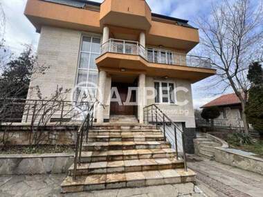 Închiriere - Casă în Simeonovo,  Sofia