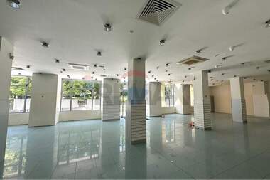 For rent - Store/Beauty saloon/Venue/Dental office in Center,  Shumen