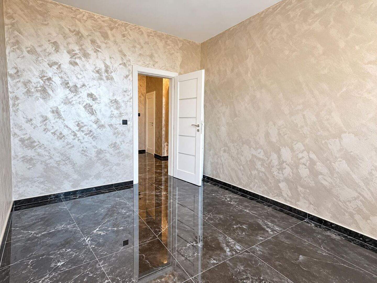 Тристаен Апартамент в Карпузица, София – снимка 6