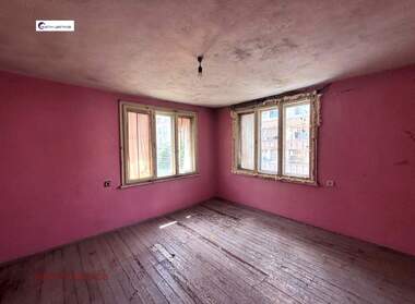 Verkauf - Etage von Haus in Zentar,  Wraza