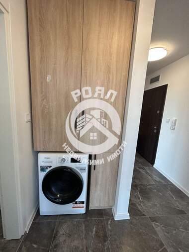 Închiriere - Apartament în Iujen,  Plovdiv