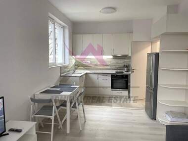 Închiriere - Apartament în Briz,  Varna